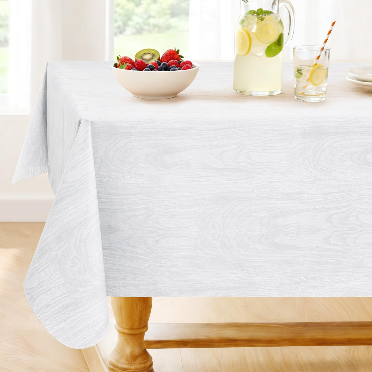Smiry Rectangle Table Cloth, Waterproof Vinyl Tablecloths with Flannel Backing, Wipeable Spillproof Plastic Table Cover for Dining, Indoor and Outdoor (Champagne, 60 "x 84")