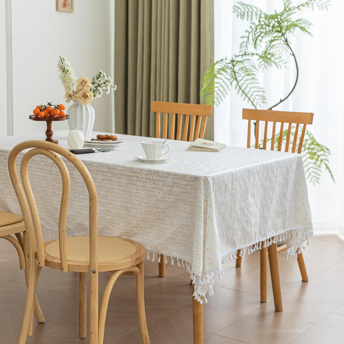 Rectangular Cotton Oil Proof Table Cloth Rectangle Tablecloth Fabric Waterproof for Kitchen Dining Farmhouse Outdoor Printed Daisy Floral 55x70inch,4-6 Seats,White